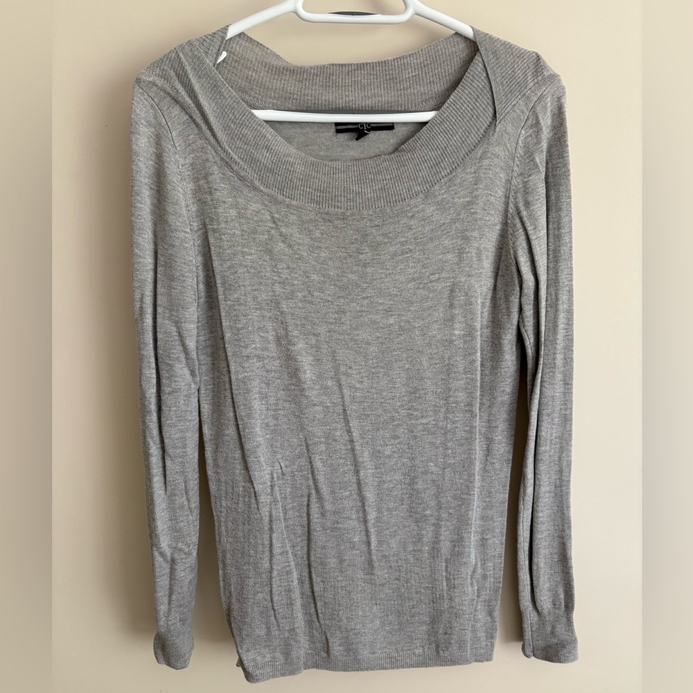 Chic Gray Women's Crew Neck Sweater
